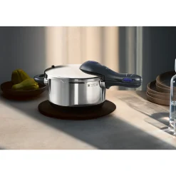 Schnellkochtöpfe|Induktionstöpfe|WMF Perfect Plus One Pot Schnellkochtopf mit Dampfgareinsatz, 22 cm, 6,5 Liter